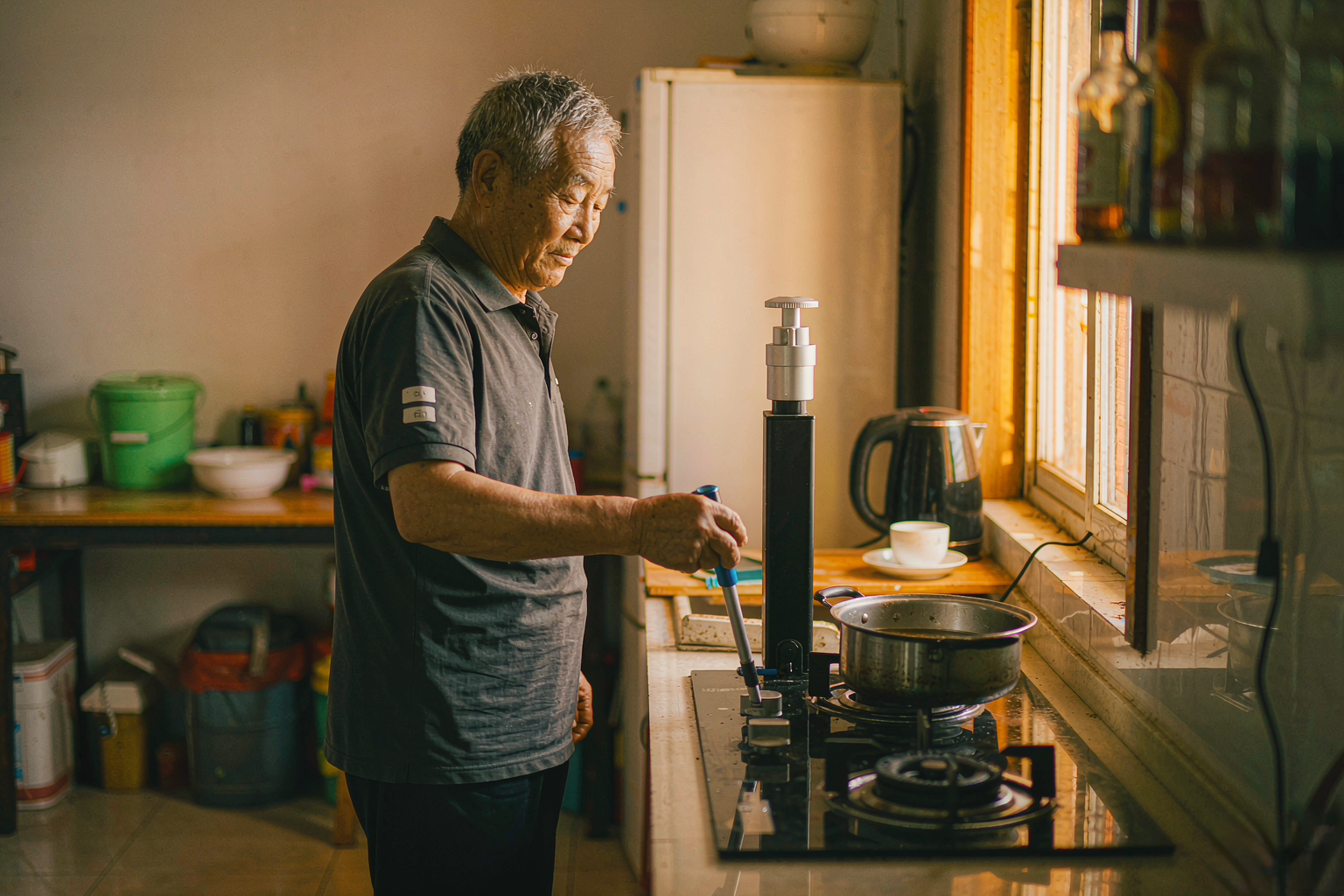 老年痴呆老人能做饭吗 认知症老人厨房安全 认知症老人忘记关火怎么办 燃气自动断火装置 防干烧灶具 认知症老人误食怎么办 认知症照护方法 老年痴呆老人能做饭吗 认知症老人厨房安全 认知症老人忘记关火怎么办 燃气自动断火装置 防干烧灶具 认知症老人误食怎么办 认知症照护方法