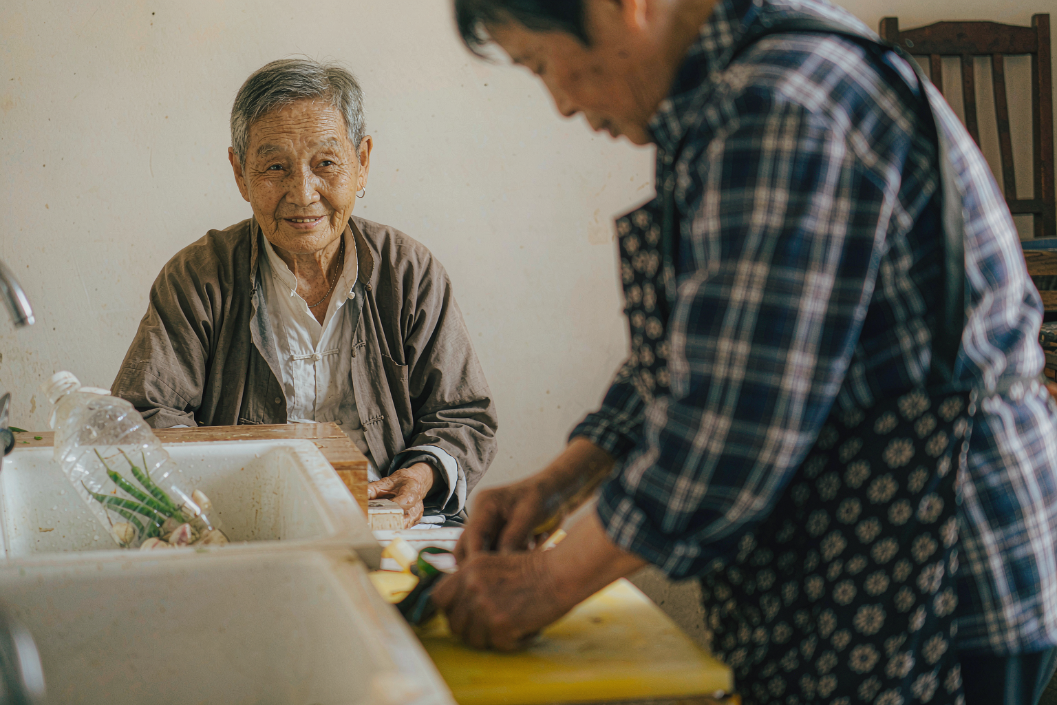 老人做饭忘关火 厨房防干烧改造 独居老人燃气安全 防干烧灶具 燃气报警器 适老化改造 燃气泄漏应急 忘关火原因 老人做饭忘关火 厨房防干烧改造 独居老人燃气安全 防干烧灶具 燃气报警器 适老化改造 燃气泄漏应急 忘关火原因
