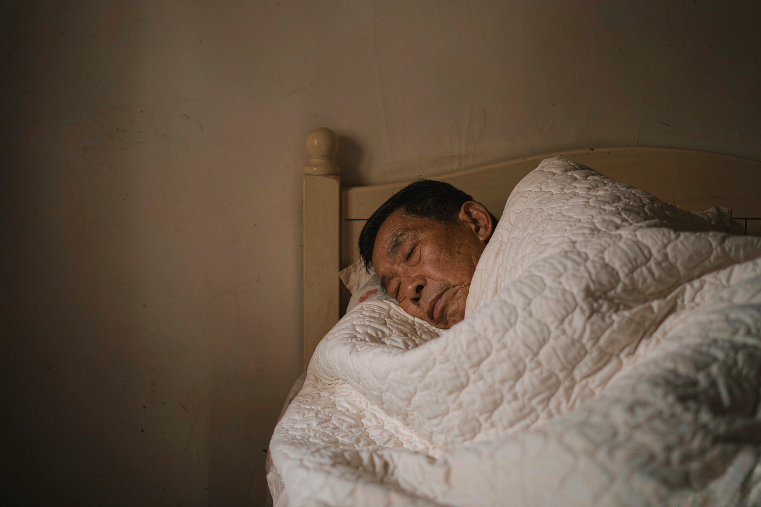 老人打呼噜是什么原因,睡眠呼吸暂停综合征,老人睡觉呼吸暂停怎么办,多导睡眠监测多少钱,呼吸机CPAP副作用,老人白天嗜睡原因,打呼噜挂什么科,睡眠呼吸暂停自我判断 老人打呼噜是什么原因,睡眠呼吸暂停综合征,老人睡觉呼吸暂停怎么办,多导睡眠监测多少钱,呼吸机CPAP副作用,老人白天嗜睡原因,打呼噜挂什么科,睡眠呼吸暂停自我判断