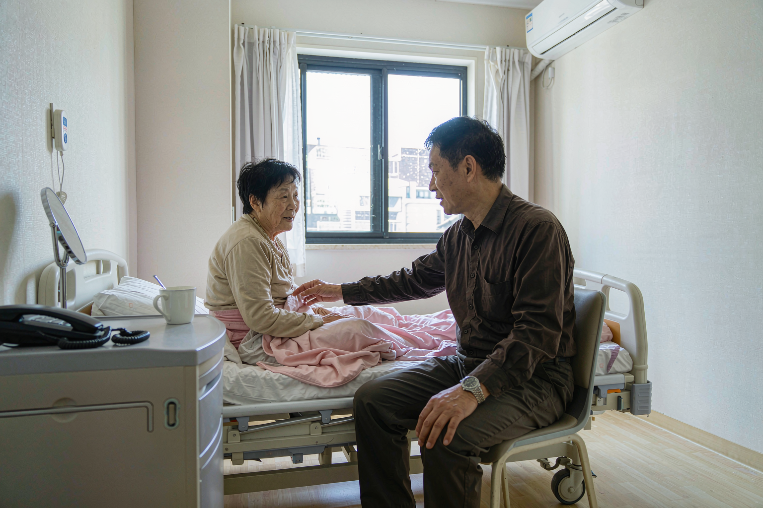 失能老人照护决策清单,保姆养老院对比,上海养老院选择 失能老人照护决策清单,保姆养老院对比,上海养老院选择