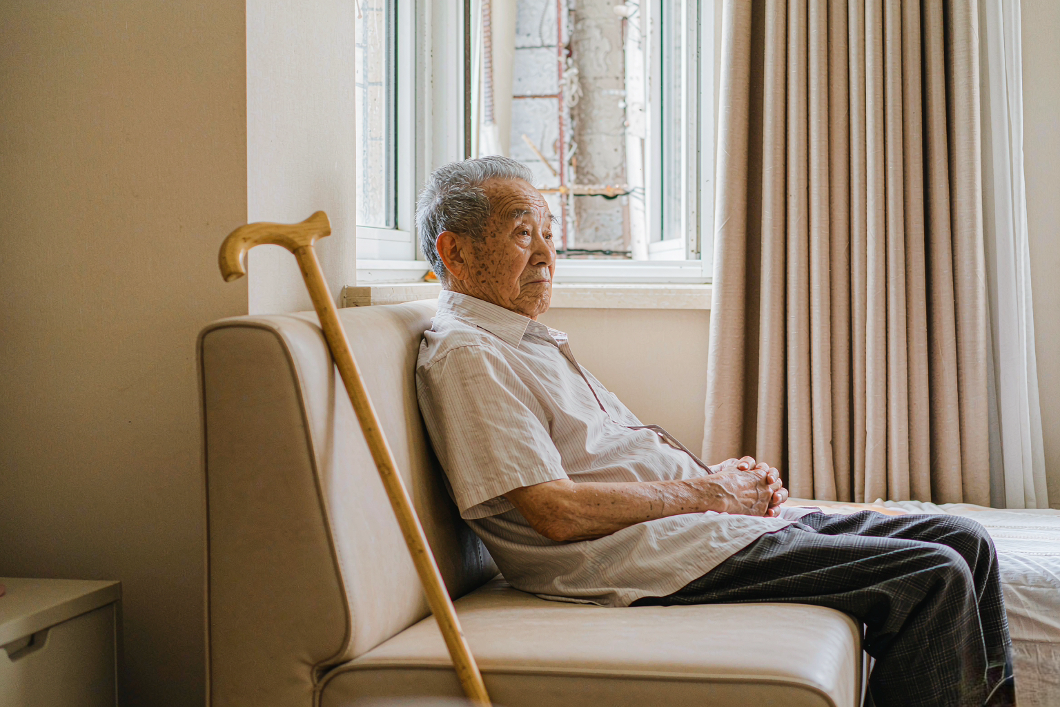 老人住院期间长护险暂停与恢复流程示意图